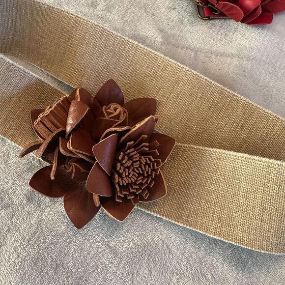 2 Tarnish Nordstrom Stretch Belt Brown Red Leather Rose Brass Buckle Womens S/M - Picture 2 of 9